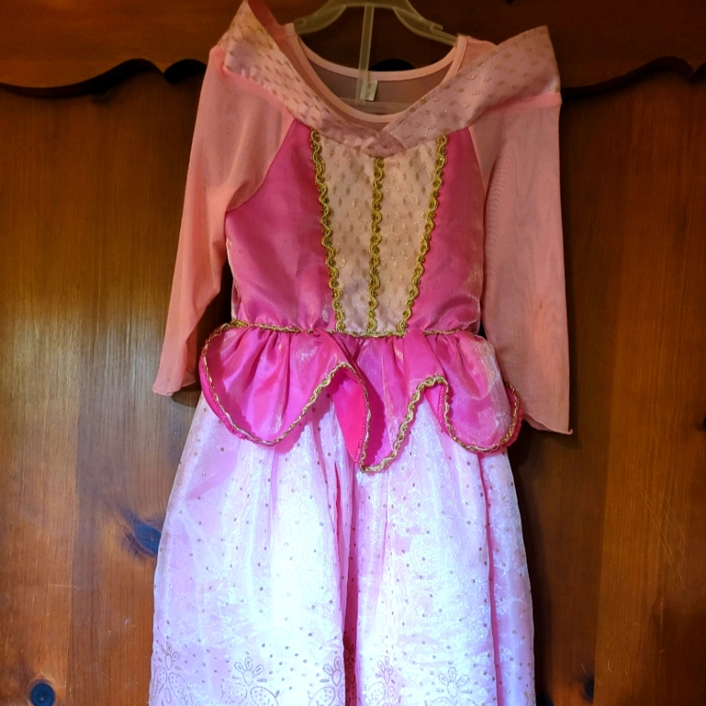 Pink princess dress for Halloween or dress-up